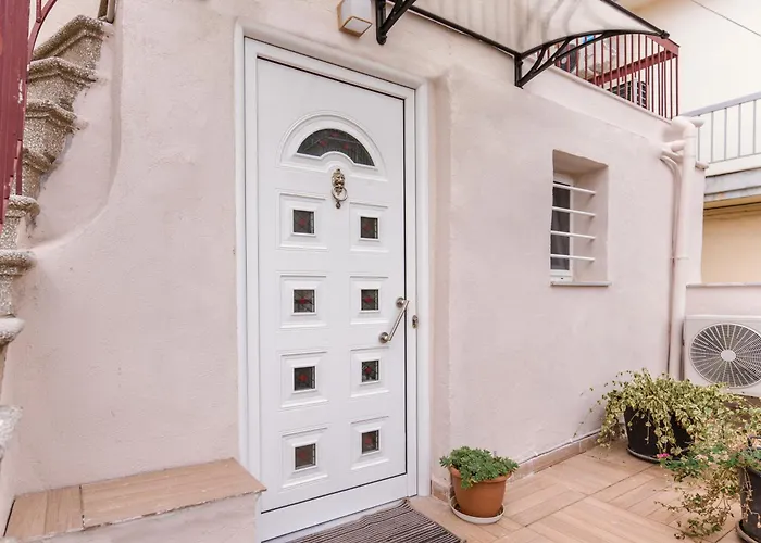 Athina\'S Little Apartment